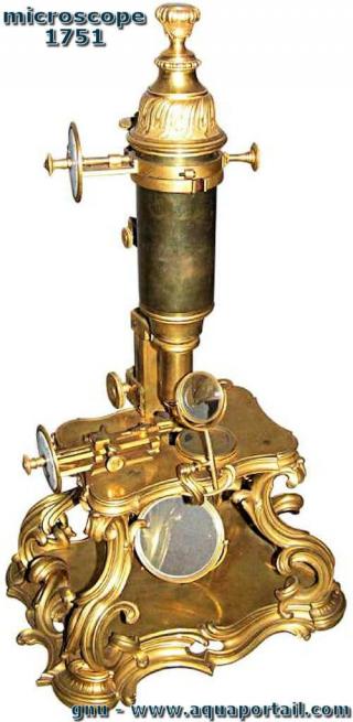 Un ancien microscope oculaire de 1751