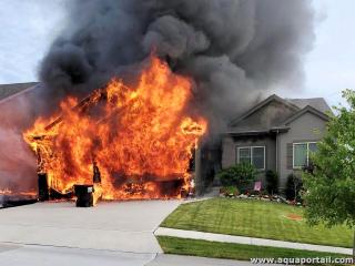Incendie d'une habitation en flammes